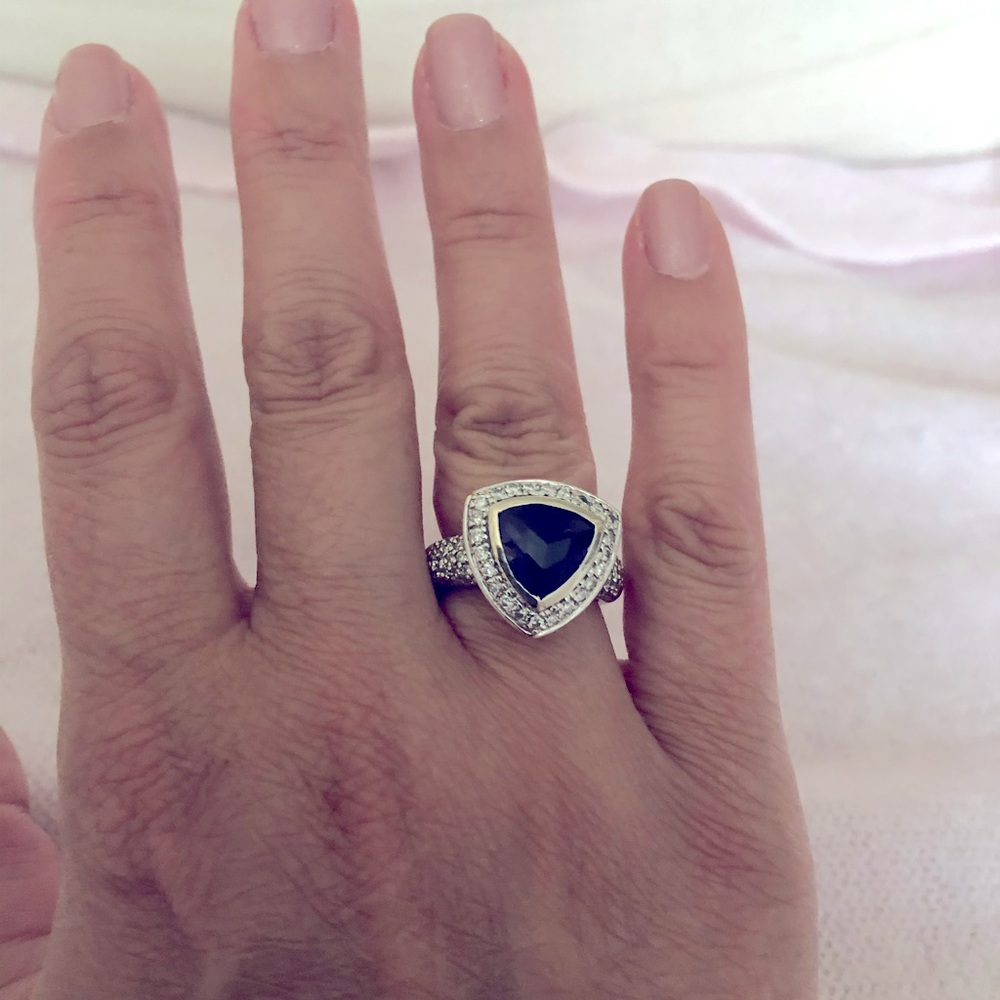 Barry Kronen 18 karat gold ring bezel set with Tanzanite and pave set diamonds